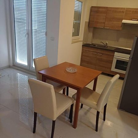 Apartment Zdrave - Free Parking Макарська Екстер'єр фото